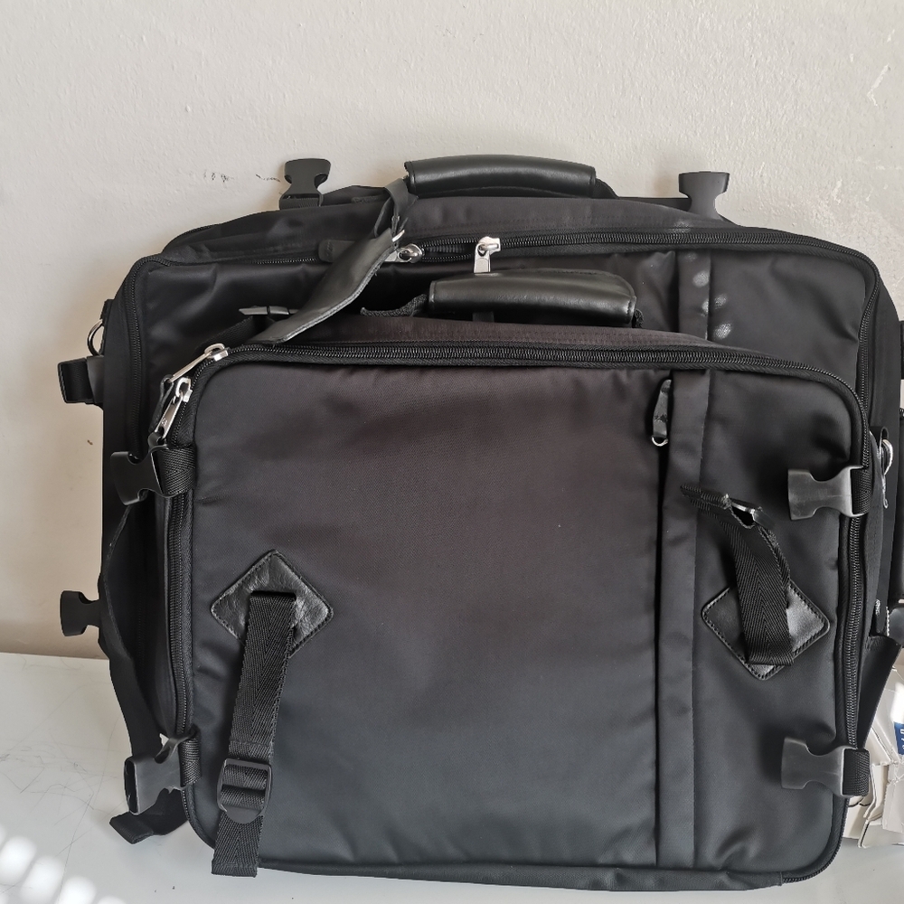 GAP TRAVEL AND LAPTOP BAG - Picture 3 of 16